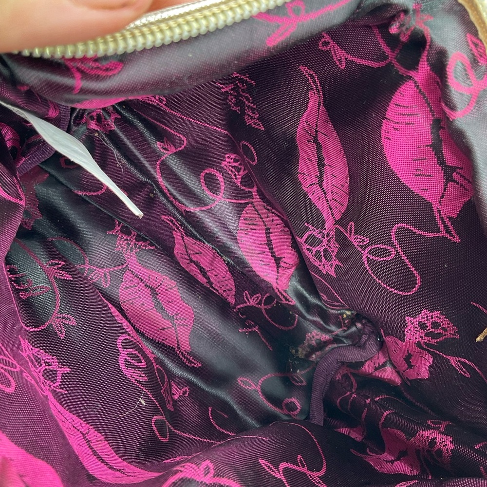 BETSEY JOHNSON GOLD QUILTED‎ HEART WRISTLET - Picture 4 of 6